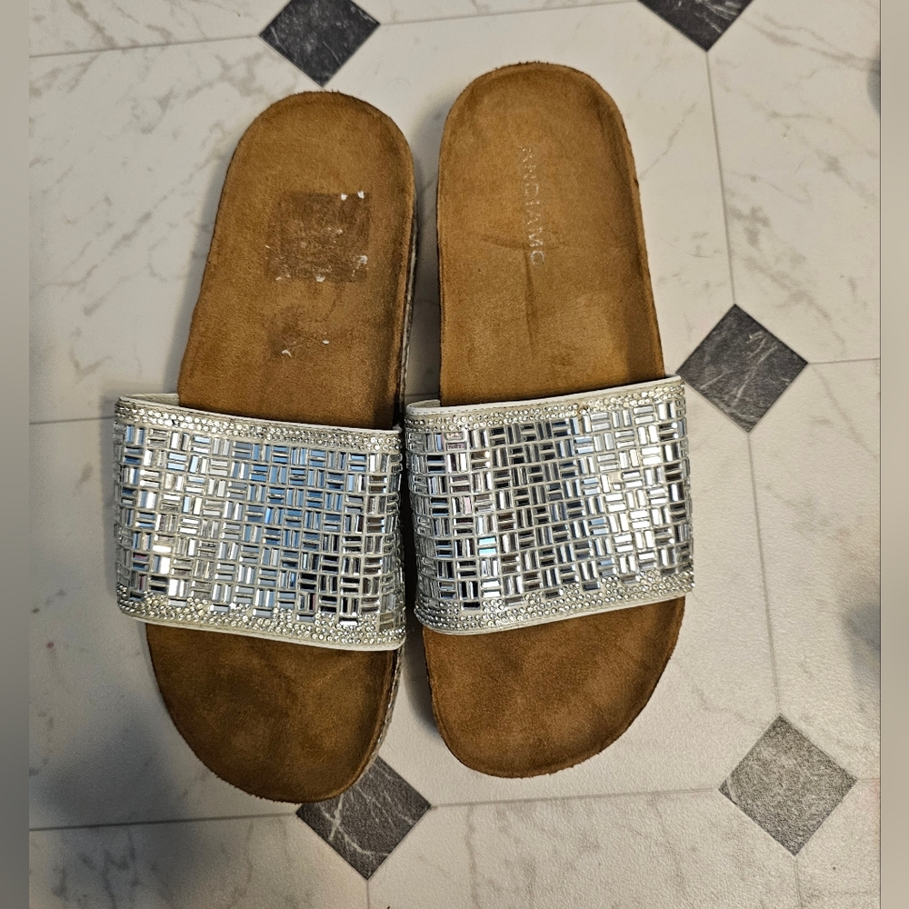 Andiamo Size 10 Slip on Sandals